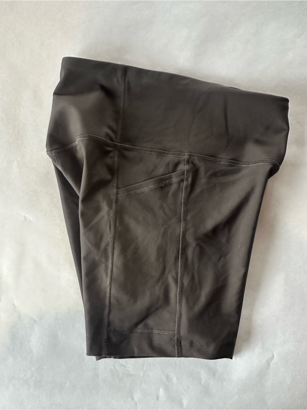 Old Navy 6” Mid Waist Women's Bike Shorts - Black and Olive Set - Picture 4 of 16
